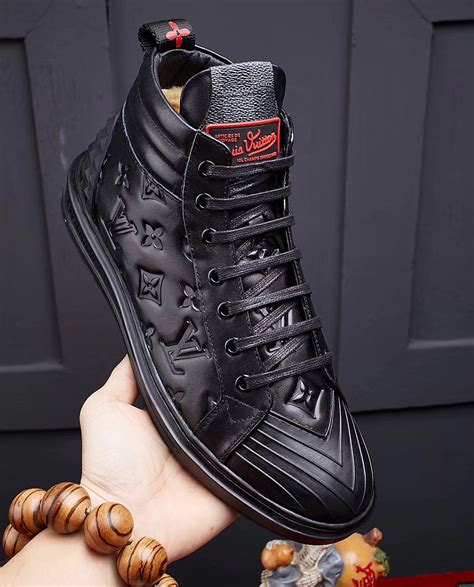 scarpe louis vuitton uomo false